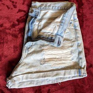 American Eagle Mom Short-Light Wash